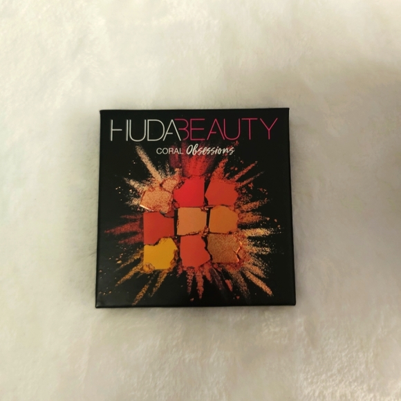 Huda Beauty Coral Obsessions Palette - Picture 2 of 2